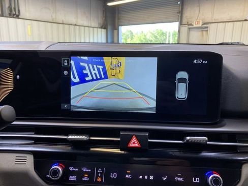 Used 2026 Kia Sportage EX FWD image 41