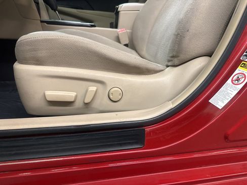 Used 2014 Toyota Camry LE image 9