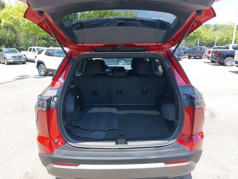 Used 2025 Chevrolet Equinox LT w/ Safety and Technology Package FWD image 12