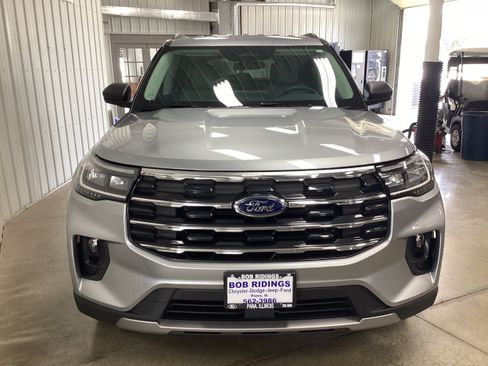 Used 2025 Ford Explorer Active w/ Active Comfort Package AWD/4WD image 9