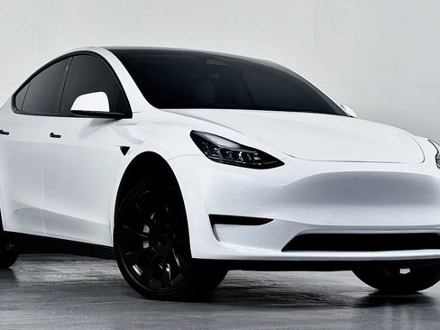 Used 2021 Tesla Model Y Long Range image 2
