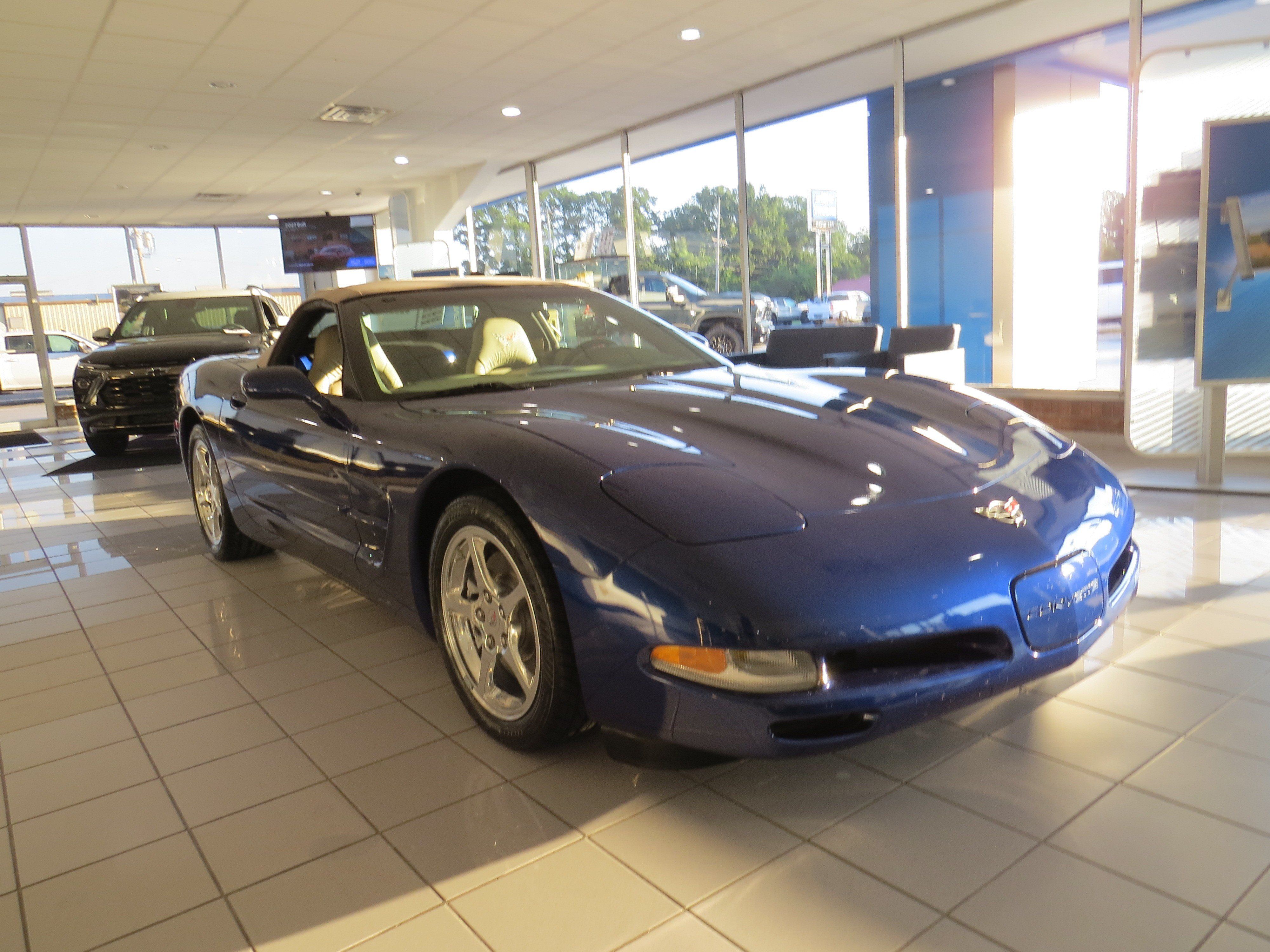 Used 2004 Chevrolet Corvette Convertible w/ Preferred Equipment Group RWD image 4