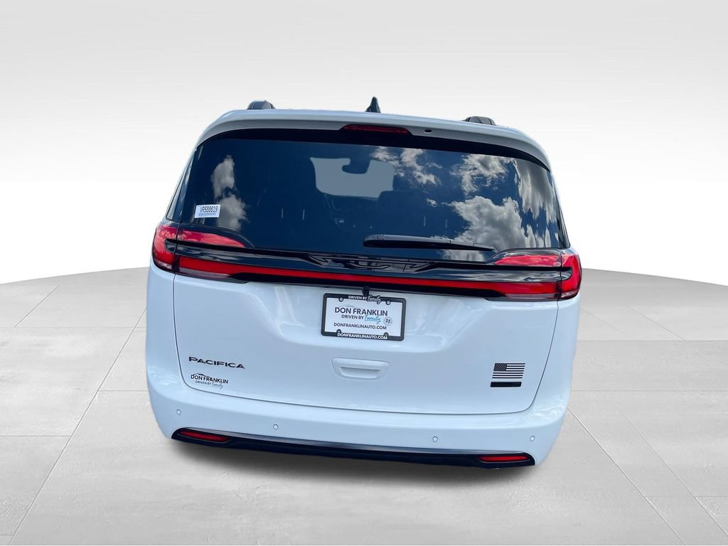 New 2027 Chrysler Pacifica Select FWD image 4