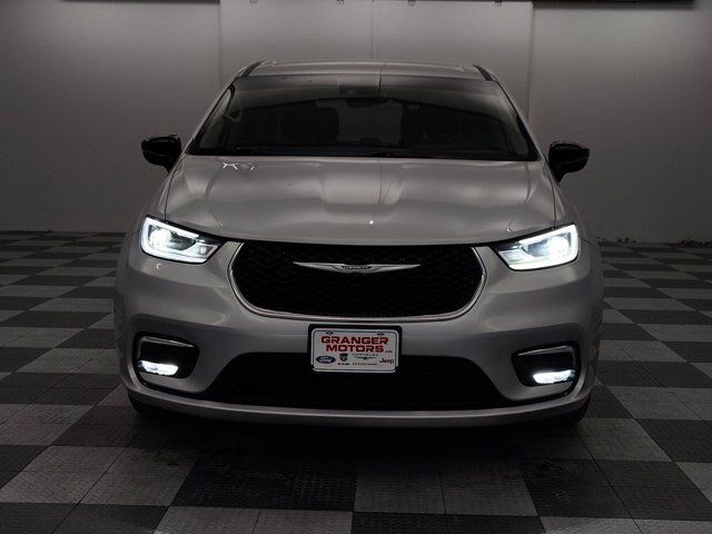 Used 2024 Chrysler Pacifica Touring-L FWD image 5