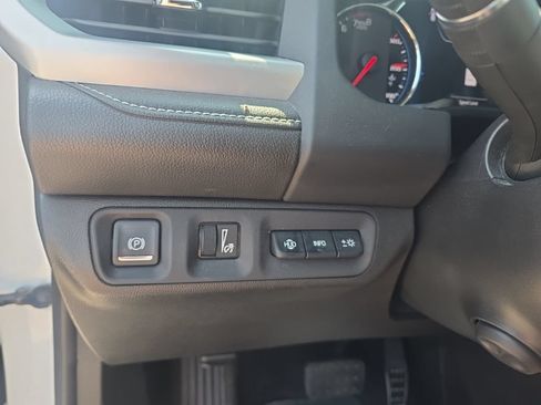 Used 2021 GMC Acadia SLT w/ Technology Package AWD/4WD image 14