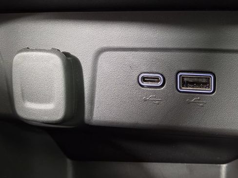 Used 2024 Chevrolet Trax LT w/ LT Convenience Package FWD image 26