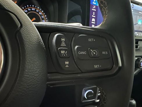 Used 2024 Jeep Gladiator Sport AWD/4WD image 15