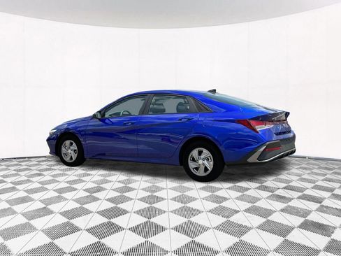 New 2025 Hyundai Elantra SE image 7