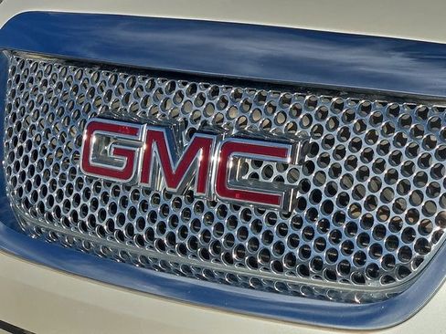 Used 2011 GMC Acadia Denali image 7