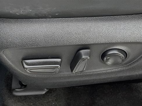 Used 2023 Toyota Highlander XLE FWD image 16