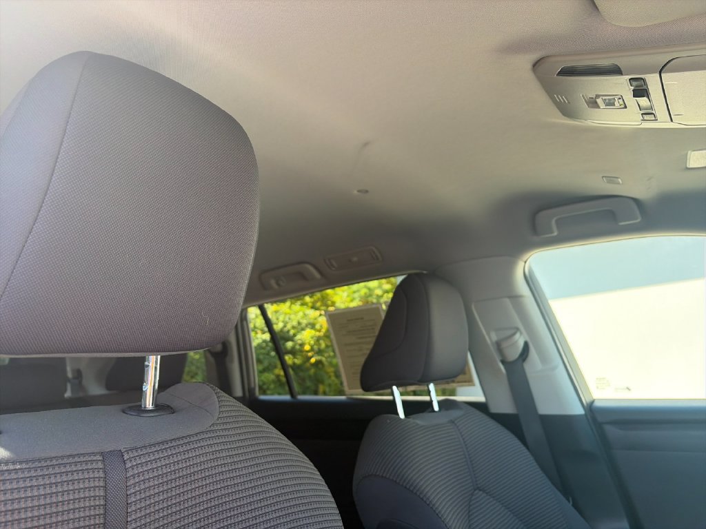 Used 2023 Toyota Highlander LE FWD image 19