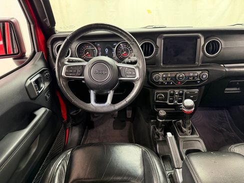 Used 2019 Jeep Wrangler Unlimited Sahara w/ Dual Top Group AWD/4WD image 27