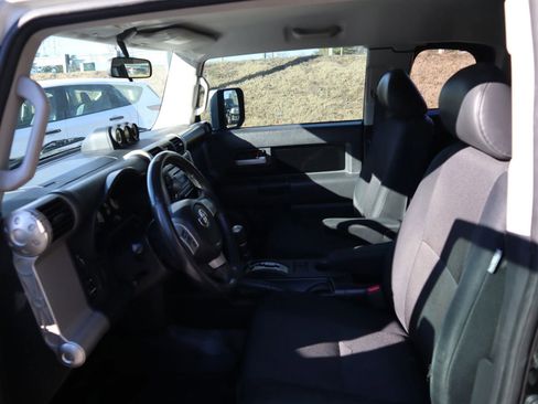 Used 2007 Toyota FJ Cruiser Sport Utility 2D image 9