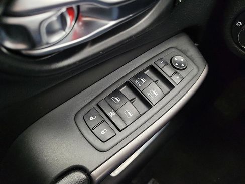 Used 2019 Jeep Cherokee Limited image 27