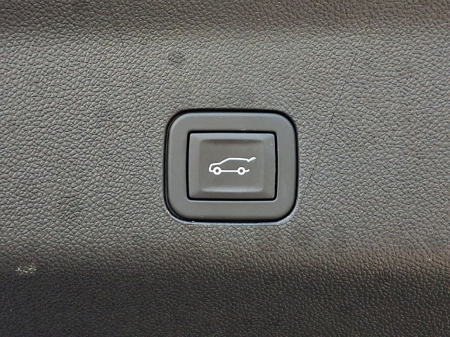 Used 2025 GMC Yukon XL Denali AWD/4WD image 32