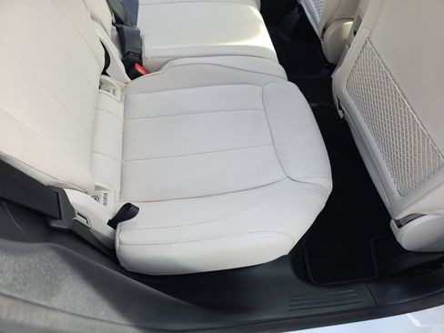 Certified 2025 Mercedes-Benz GLA 250 4MATIC image 15