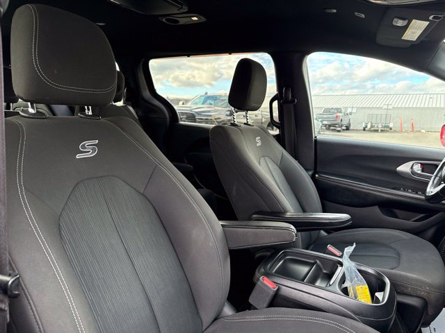 Used 2019 Chrysler Pacifica Touring Plus w/ Advanced Safetytec Group FWD image 10