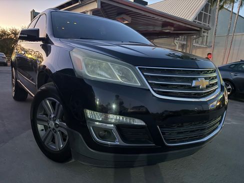 Used 2017 Chevrolet Traverse LT FWD image 2