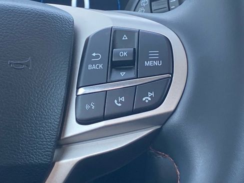 Used 2025 Ford Explorer Active image 8