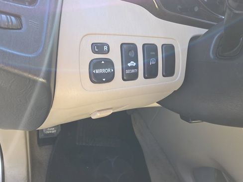 Used 2003 Toyota Highlander Limited image 18