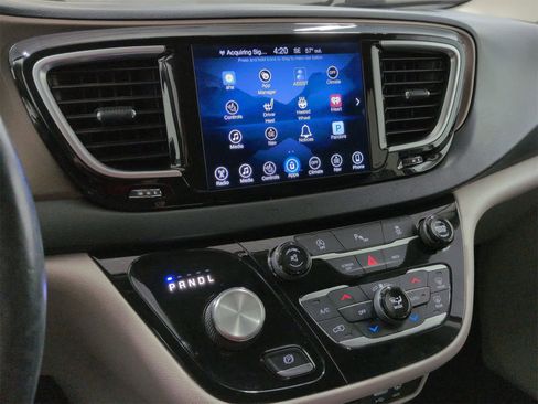 Certified 2017 Chrysler Pacifica Touring-L Plus image 29