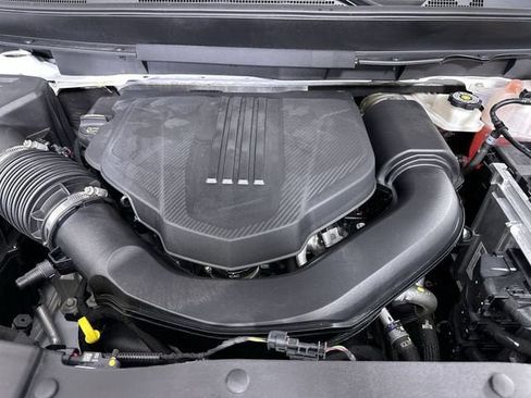 Used 2025 Chevrolet Traverse LT FWD image 31
