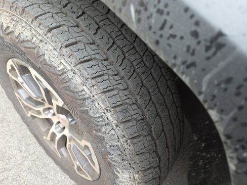 Used 2025 GMC Canyon AT4 w/ AT4 Premium Package image 8