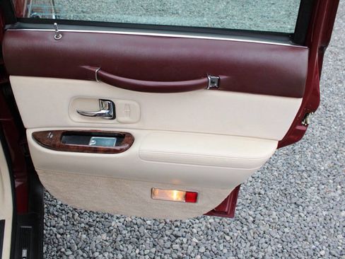 Used 1996 Lincoln Town Car Signature image 22