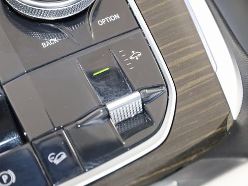 Used 2020 BMW X7 xDrive40i w/ Premium Package image 32