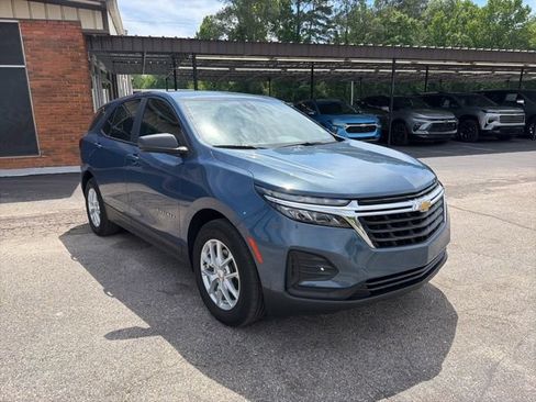 Used 2024 Chevrolet Equinox LS w/ Driver Confidence II Package FWD image 3