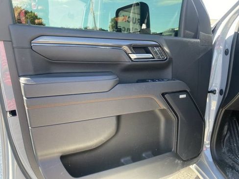 Used 2025 GMC Sierra 2500 AT4 w/ AT4 Premium Plus Package AWD/4WD image 15