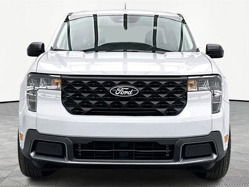 Used 2025 Ford Maverick XLT image 3