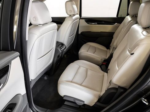 Used 2020 Cadillac XT6 Premium Luxury FWD image 39