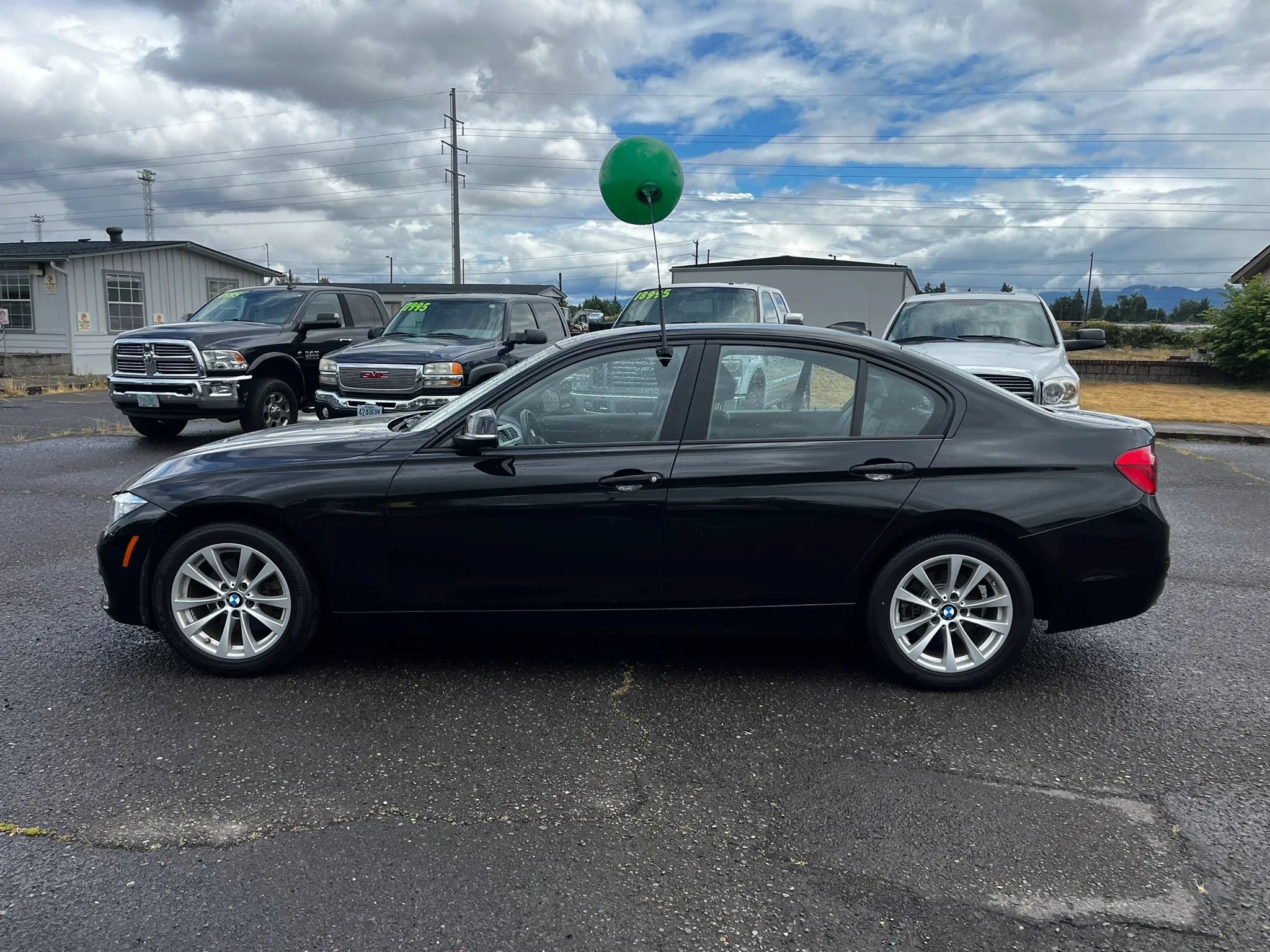 Used 2017 BMW 320i Sedan RWD image 6