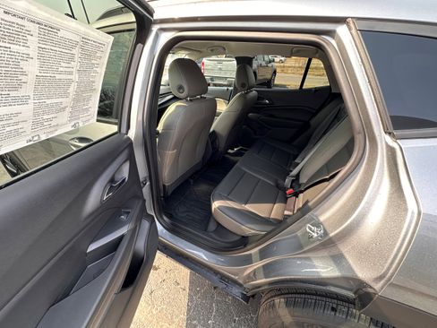 Used 2025 Chevrolet Trax ACTIV w/ Driver Confidence Package image 10