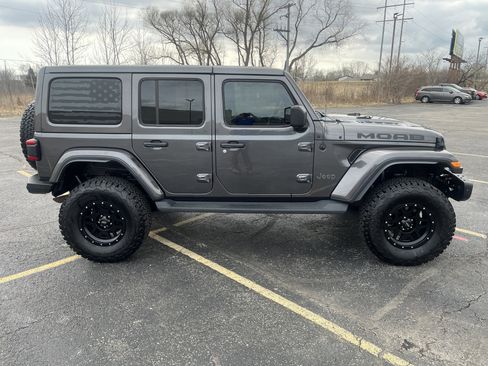 Used 2019 Jeep Wrangler Unlimited Sahara w/ Quick Order Package 24M Moab image 7