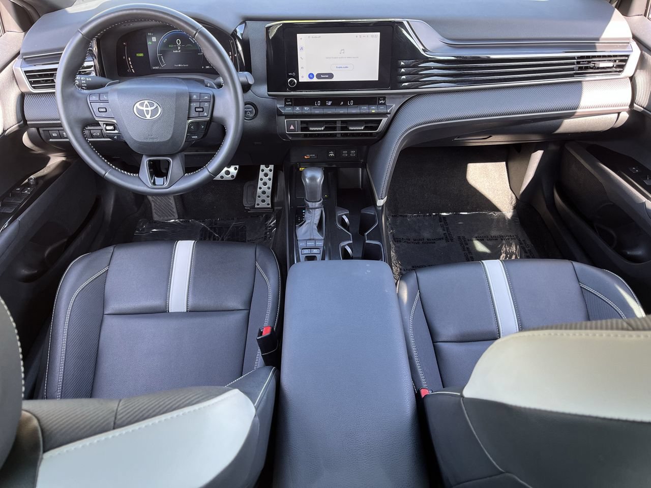 Used 2025 Toyota Camry SE FWD image 9