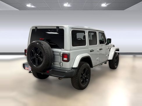Used 2022 Jeep Wrangler Unlimited Sahara AWD/4WD image 9
