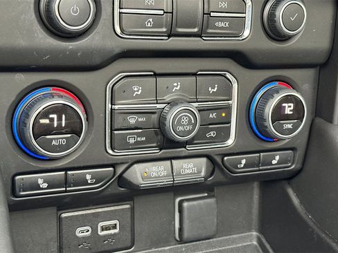 Used 2024 Chevrolet Tahoe Z71 image 23