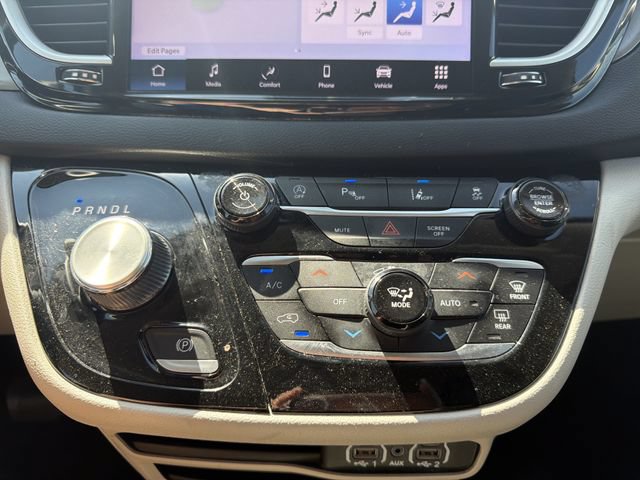 Used 2023 Chrysler Pacifica Touring-L FWD image 31