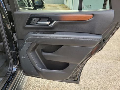 Used 2025 GMC Yukon Denali AWD/4WD image 11