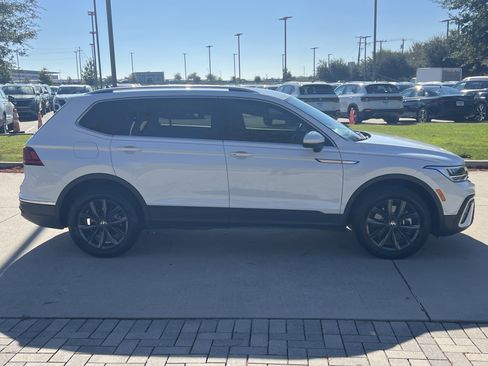 Certified 2023 Volkswagen Tiguan SE image 11