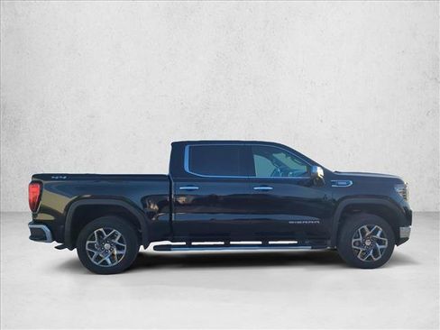 Used 2023 GMC Sierra 1500 SLT w/ SLT Premium Package AWD/4WD image 5