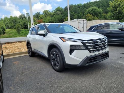 Used 2025 Nissan Rogue SV FWD image 3