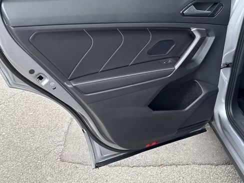 Used 2024 Volkswagen Tiguan SE R-Line image 39