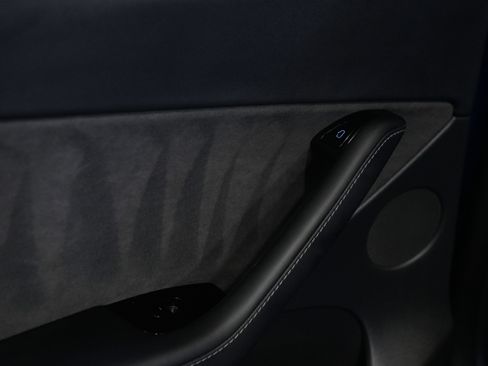 Used 2021 Tesla Model Y Long Range image 25