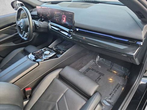 Used 2025 BMW 530i w/ M Sport Package RWD image 23