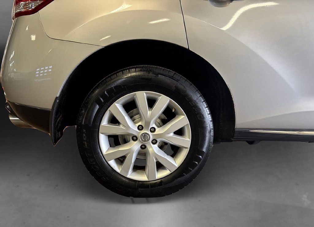 Used 2013 Nissan Murano SV AWD/4WD image 17