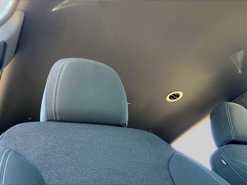 Used 2025 Chevrolet Traverse LT FWD image 14