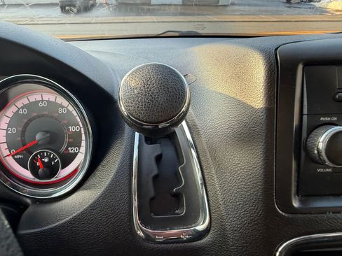 Used 2013 Dodge Grand Caravan SXT image 17